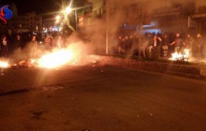 اردنيون يشعلون اطارات في شوارع 