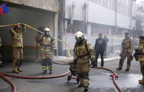تواصل عمليات إطفاء حريق اندلع في مبنى تابع لوزارة الطاقة الإيرانية 