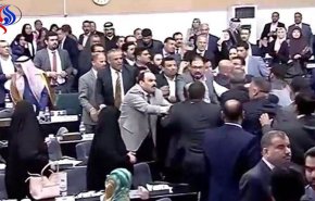 البرلمان العراقي يعاقب 3 نواب لاعتدائهم على نائب آخر!