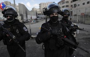 قوات الاحتلال يعتقل شقيقين في العيسوية