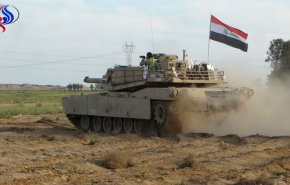 بالصورة.. العراق يستخدم آلية عسكرية غير عادية على الحدود!