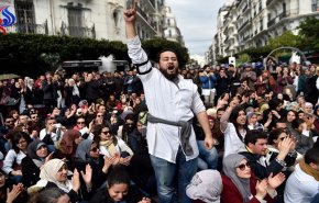 پزشکان ناراضی الجزایر بار دیگر به خیابان ها آمدند + تصاویر