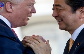 ترامب يعلن موافقة رئيس الوزراء الياباني على الإستثمار أكثر في الولايات المتحدة

