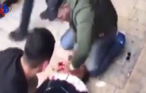 مستوطنون اسرائيليون يعتدون بالضرب على فتى فلسطيني