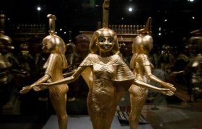اعتقال شقيقين مصريين حاولا بيع تمثال فرعوني أثري
