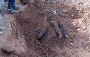 العثور على مقبرة جماعية تضم عشرات المدنين والعسكريين في ريف الرقة