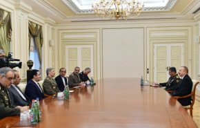 وزير الدفاع الايراني يبحث مع كبار المسؤولين في اذربيجان العلاقات الثنائية والعسكرية