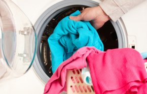 لماذا يجب غسل الملابس الجديدة قبل ارتدائها؟
