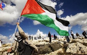 پذیرایی فلسطینیان از هیئت آمریکایی با کفش و تخم‌مرغ