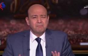 بالفيديو.. عمرو أديب يسخر من فتوى «سيلفي الحج» 