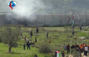 فيديو: اصابة اثنين من جنود الاحتلال بمواجهات في 70 نقطة بالضفة