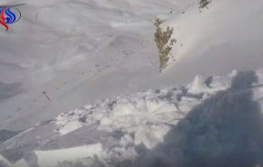 فيديو.. متزلج لبناني يصور نجاته من الموت بأعجوبة نتيجة انهيار ثلجي
