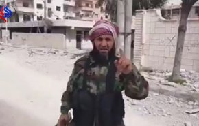 في مقطع فيديو.. إرهابيو الغوطة يهددون حسين مرتضى بالقتل