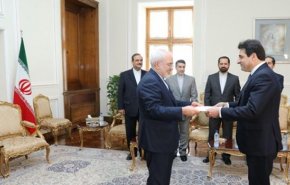 السفير اللبناني الجديد يقدم أوراق اعتماده لوزير الخارجية الايراني