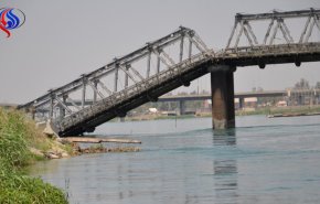 بالصور.. العبادي يفتتح الجسر القديم في مدينة الموصل 