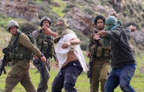 نجاة فلسطينيين من اعتداء مستوطنين في عقربا جنوب نابلس
