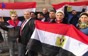 المصريون يتوافدون على السفارات في ثالث أيام انتخابات الرئاسة