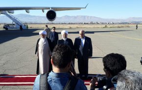 فیلم/ استقبال از رئیس جمهور روحانی در فرودگاه کرمانشاه