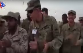 شاهد: قوات أمريكية يرقصون الدحة خلال تمرين مع قوات السعودية!
