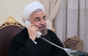 الرئیس روحاني یهنئ قائد الثورة بالعام الایراني الجدید