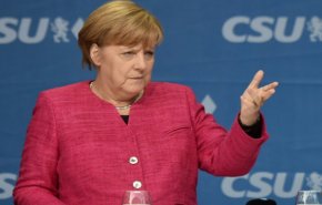 مرکل: آلمان در اقدام نظامی احتمالی علیه سوریه مشارکت نمی‌کند