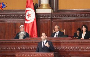 شاهد.. رئيس الحكومة التونسية يغازل الاحزاب في البرلمان !