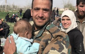 الجيش السوري يؤمن خروج 1092 مدنيا من الغوطة عبر ممر الوافدين