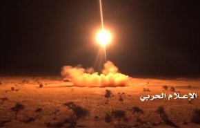 شاهد بالفيديو.. الصواريخ الباليستية اليمنية تصيب اهدافها بالسعودية 