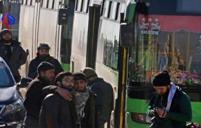 74 حافلة تستعد للخروج من ممر عربين الى إدلب
