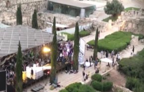 فيديو: الاحتلال يحضر لعيد الفصح في ساحات قصور الامويين في الاقصى