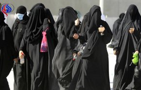 داعية سعودي: العباءة ليست من الإسلام!