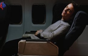 احذروا النوم في الطائرة لحظة الإقلاع أو الهبوط!