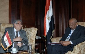 سفير مصر في الخرطوم يبحث تفعيل آليات التعاون مع السودان