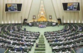 لاريجاني: يجب إعداد مشروع قانون لدعم السلع الايرانية