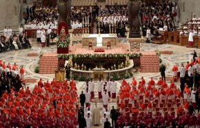 الفاتيكان يعلن توقيف قس بسبب مواد إباحية!!