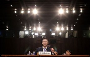 عذرخواهی مدیر فیس‌بوک در کنگره آمریکا