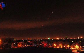 فيديو وصور.. الدفاع الجوي السوري يتصدى لصواريخ العدوان