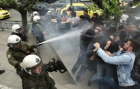 تظاهرات ضد جنگ در آتن به خشونت کشیده شد