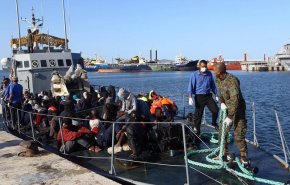 حرس السواحل الليبي ينقذ 217 مهاجراً شرقي طرابلس