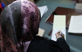 فرنسا تحرم مسلمة من الجنسية لرفضها مصافحة مسؤولين
