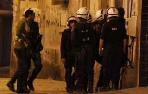اعتقال 5 شبان بحرينيين بحملة مداهمات لمنازل المواطنين