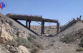 بالفيديو.. اليمنيون يصلحون الجسور التي هدمها العدوان السعودي
