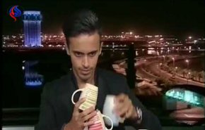 شاهد: يمني يتحدى التوازن على الهواء مباشرة.. ومذيعة ”العربية” تتلاعب بأعصابه!!