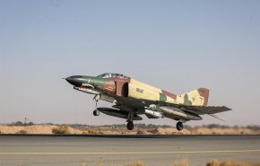 یک فروند جنگنده F۴ در پایگاه هوایی تهران بازآماد شد