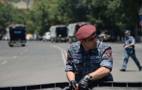 قتيل بمحاولة سرقة مصرف في أرمينيا والمهاجم ضابط شرطة
