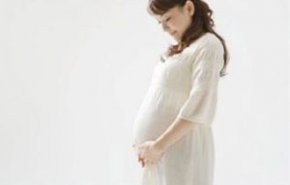 دراسة: تناول الوجبات السريعة يؤخر الحمل