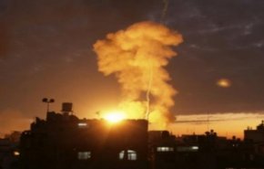 لحظه سرنگونی موشکهای اسراییلی توسط  سامانه پدافند هوایی سوریه + فیلم
