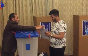 بالصور.. عملية التصويت للجالية العراقية في لبنان