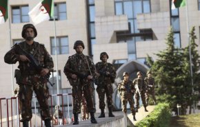 الجيش الجزائري يدمر أوكار المسلحين شمال شرقي البلاد
