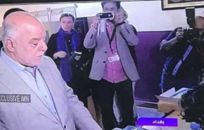 وقتی نخست وزیر عراق هم بازرسی بدنی می‌شود! + تصاویر